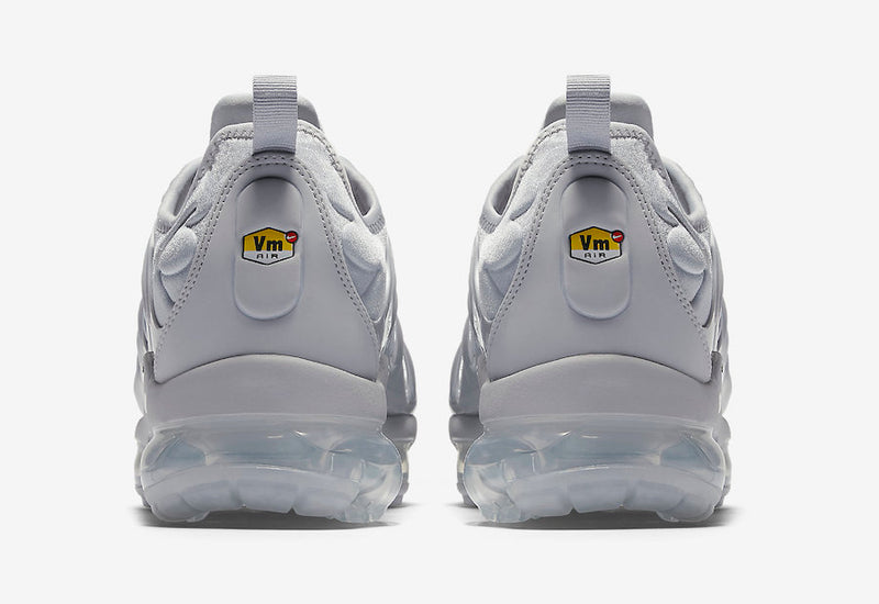 Tênis Nike VaporMax Plus Cinza