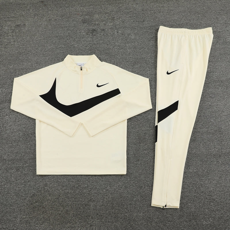 Conjunto Nike Swoosh Bege