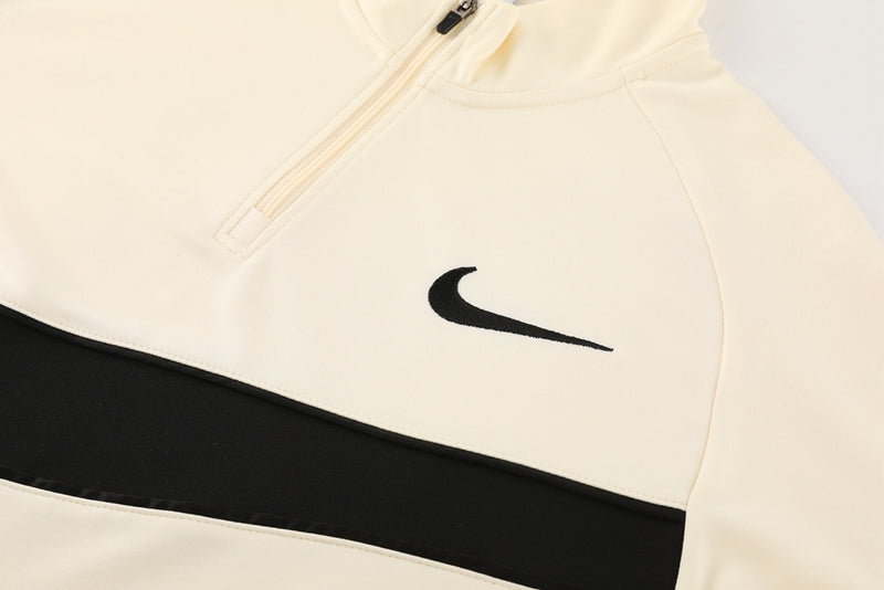 Conjunto Nike Swoosh Bege